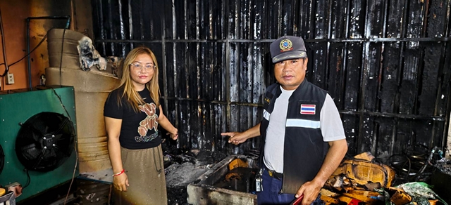 มุกดาหาร -ระทึกแต่เช้า! เหตุไฟไหม้ร้านขายเนื้อหมู ในตลาดสดพรเพชร