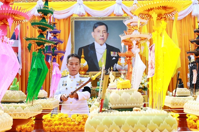 เชียงใหม่-พิธีเจริญพระพุทธมนต์นวัคคหายุสมธัมม์มงคลแบบล้านนา ถวายพระราชกุศลและถวายพระพรชัยมงคล แด่พระบาทสมเด็จพระเจ้าอยู่หัว เนื่องในโอกาสวันเฉลิมพระชนมพรรษา