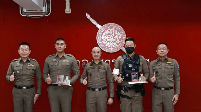 โฆษก ตร. มอบ 2 รางวัล “โฆษกยกนิ้ว” พร้อมประชุมร่วมกับ 9 ตำรวจอินฟลูเอ็นเซอร์ บูรณาการ เครือข่ายยกระดับการประชาสัมพันธ์สู่ประชาชน
