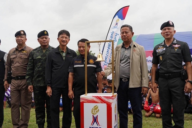 (สุรินทร์) รมว.กลาโหม ลงพื้นที่สุรินทร์ ส่งมอบสนามกีฬาและอุปกรณ์กีฬา โครงการ “โรงเรียนแห่งความรู้ สุขศาลาแห่งความหวัง” ปีที่ 2