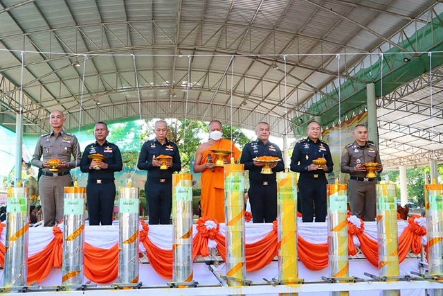 (สุรินทร์) แม่ทัพภาคที่ 2 เป็นประธานพิธีหล่อเทียนพรรษา “9 ต้น 9 มงคล” ถวายเป็นพุทธบูชา ส่งเสริมศาสนา