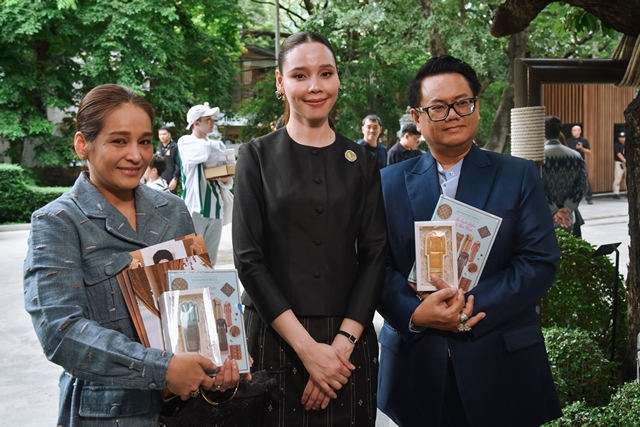 “รมว.ซาบีดา” ผนึกพลังดีไซเนอร์–ห้องเสื้อชั้นนำ ขับเคลื่อน “ชุดไทยพระราชนิยม” สู่เวทีโลก เปลี่ยนมรดกวัฒนธรรมไทย สู่พลังเศรษฐกิจสร้างสรรค์ ตั้งแต่ต้นน้ำถึงปลายน้ำ