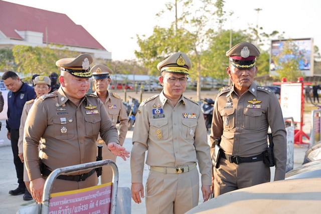 กาฬสินธุ์-ผู้ว่าฯ กาฬสินธุ์ สั่งขยายผลจากเบาะแสประชาชนผ่านสายด่วนผู้ว่าฯ 1567 ปกครองแท็กทีมตำรวจ บุกรวบตัวนักค้ายาเสพติด ยึดของกลางยาบ้ากว่า 400 เม็ด