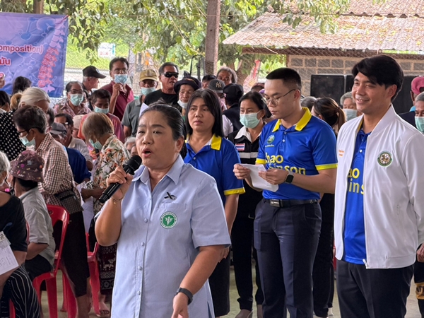 ฉะเชิงเทรา-ชาวบ้านนับพันคนแห่เข้ารับการตรวจสุขฟรี￼ยายวัย 80 ปี ปลื้มใจได้ตรวจสุขภาพในมหกรรมสุขภาพ “คนเขาหินซ้อนสุขภาพดี ชีวีเป็นสุข”