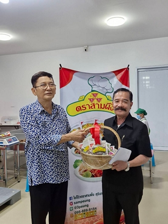 สุรินทร์-ไม่ได้มีดีแค่ช้าง! สนพท. สัญจรปักหมุดสุรินทร์ การันตี “ไชโป๊วสามผึ้ง” อร่อยไกลระดับโลก ยอดสั่งออนไลน์พุ่งถล่มทลาย!
