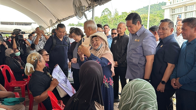 สงขลา-3 ม็อบบุก ครม.สัญจร กดดันรัฐบาล “อนุทิน” ชู 3 ปมร้อนใต้ จี้แก้ปัญหากุ้ง-เปิดทางชุมชนกำหนดอนาคตจะนะ-ยกเลิกแลนด์บริดจ์