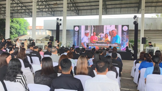 สงขลา-ฤกษ์ดี อบจ.สงขลาเปิด BUS EV นำร่องรอบหาดใหญ่ 8 คัน กางแผน 5 เส้นทางทั่วจังหวัด ต่อยอดขายคาร์บอนเครดิต