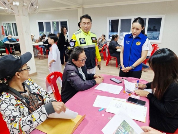 ปทุมธานี คลองหลวงเปิดรับคำร้องเยียวยาน้ำท่วมทุกวัน เร่งสรุปข้อมูลเสนอที่ประชุมวันจันทร์นี้