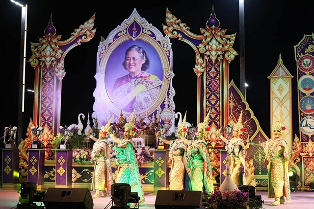 สุราษฎร์ธานี-พิธีมอบถ้วยรางวัลพระราชทาน งานประเพณีชักพระ-ทอดผ้าป่า และแข่งเรือยาว ประจำปี 2569