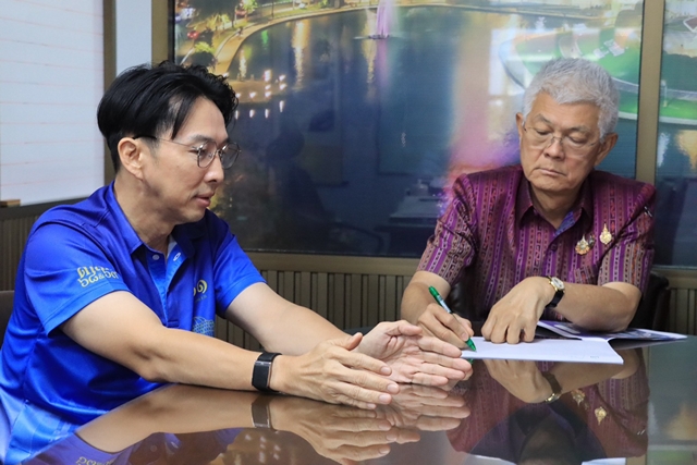 ร้อยเอ็ด-เทศบาลเมืองร้อยเอ็ดประชุมเตรียมความพร้อมจับสลากพื้นที่จำหน่ายสินค้า “งานงิ้วจังหวัดร้อยเอ็ด 2569” มุ่งโปร่งใส เป็นธรรม ตรวจสอบได้